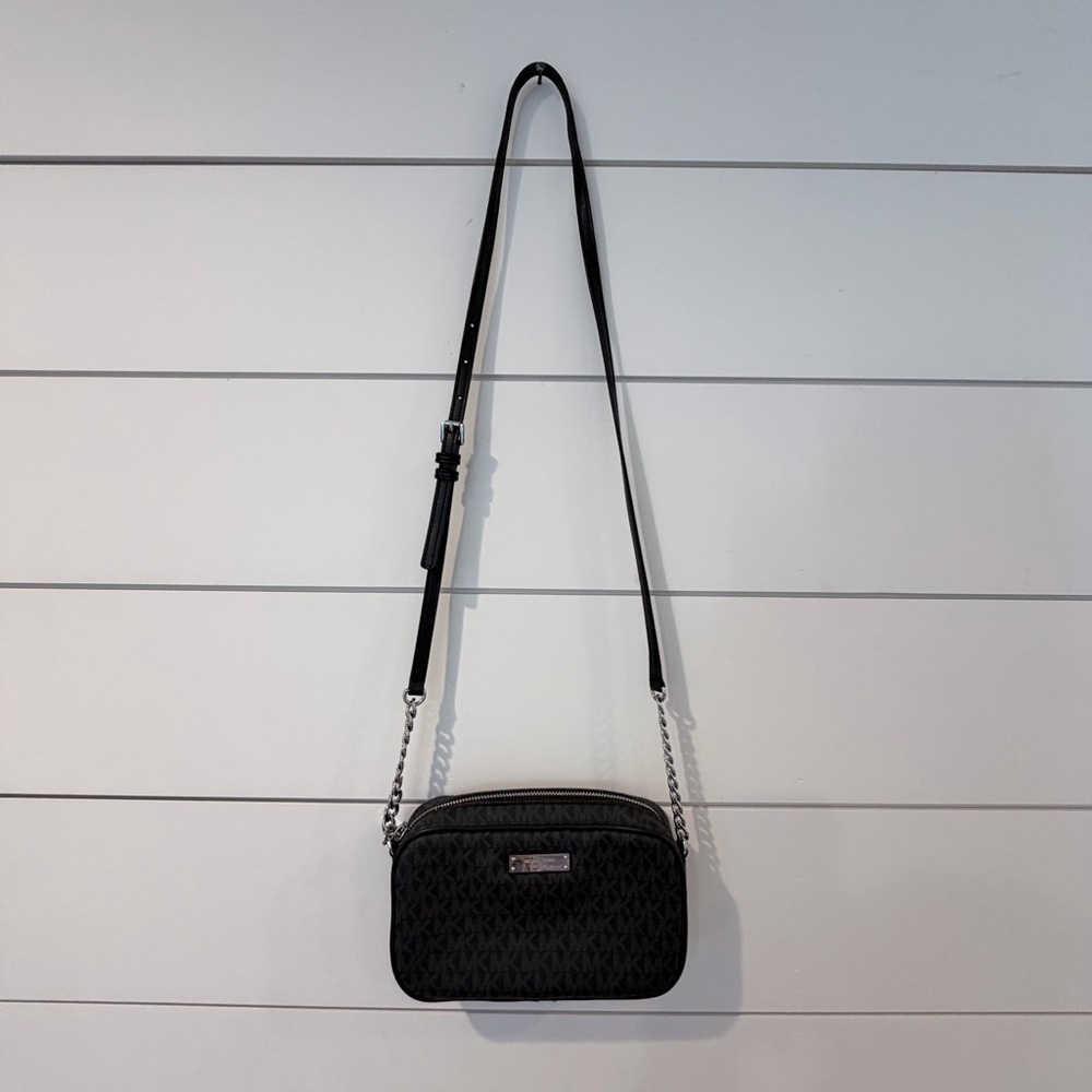 Michael Kors Charcoal Logo Classic Crossbody Bag with Chic Infinity Scarf - Picture 6 of 14